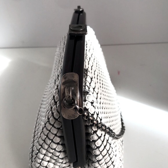 Oroton beautiful vintage white mesh beaded handbag with chain link strap - Picture 7 of 12